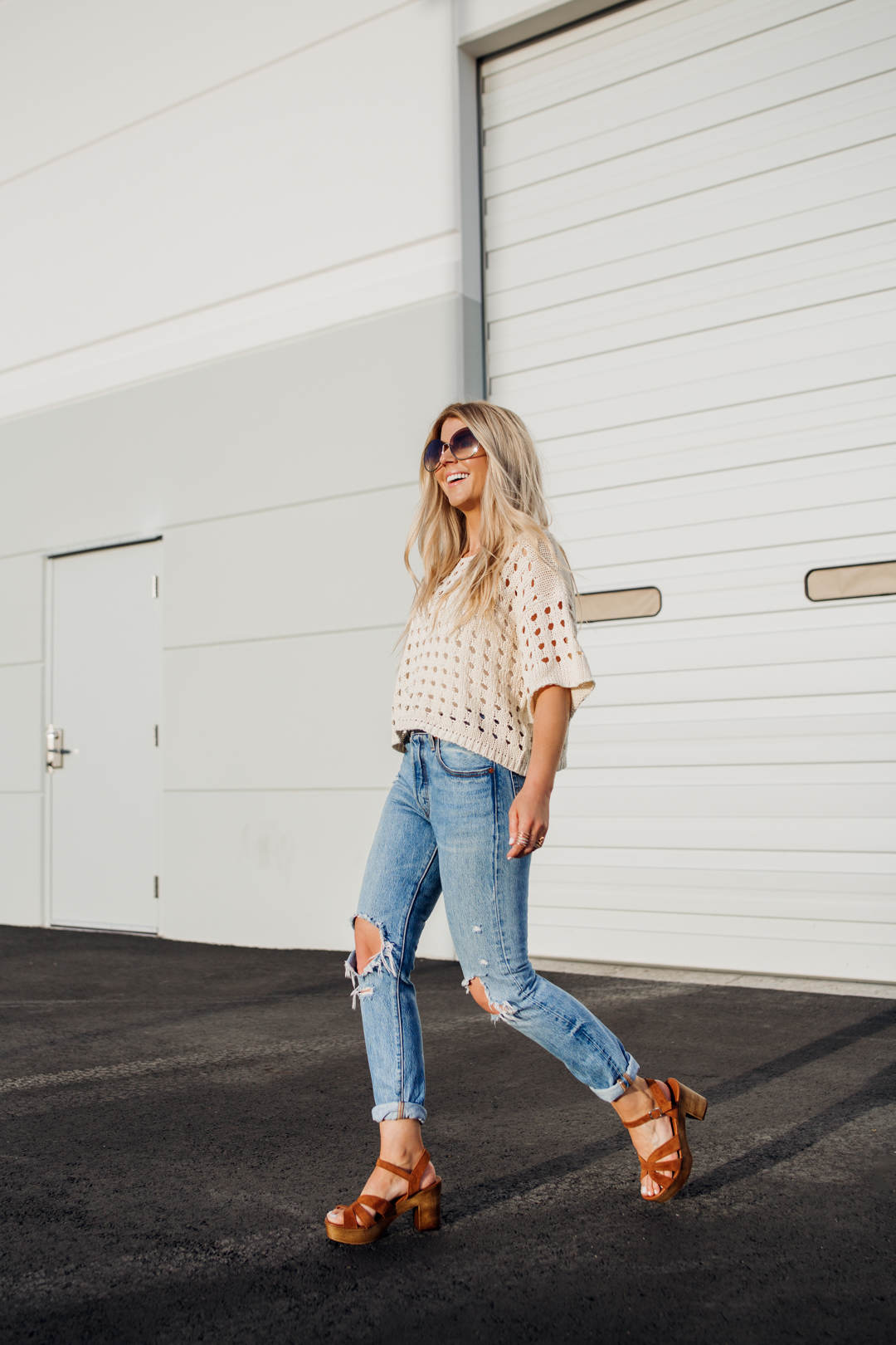 lisa allen of salty lashes wearing billabong, levi's and matisse from weekend sales