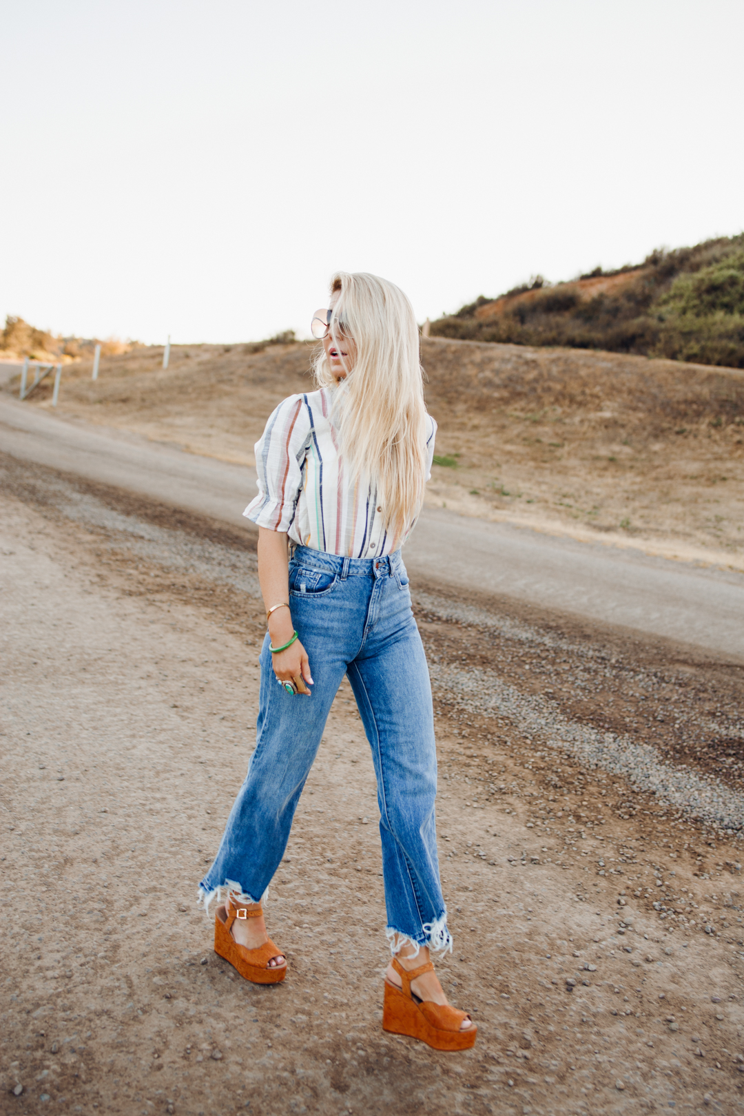 WIDE LEG JEANS AND PLATFORMS