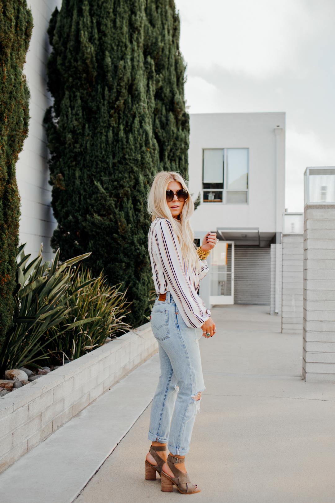 lisa allen of salty lashes wearing Levi's from eBay 