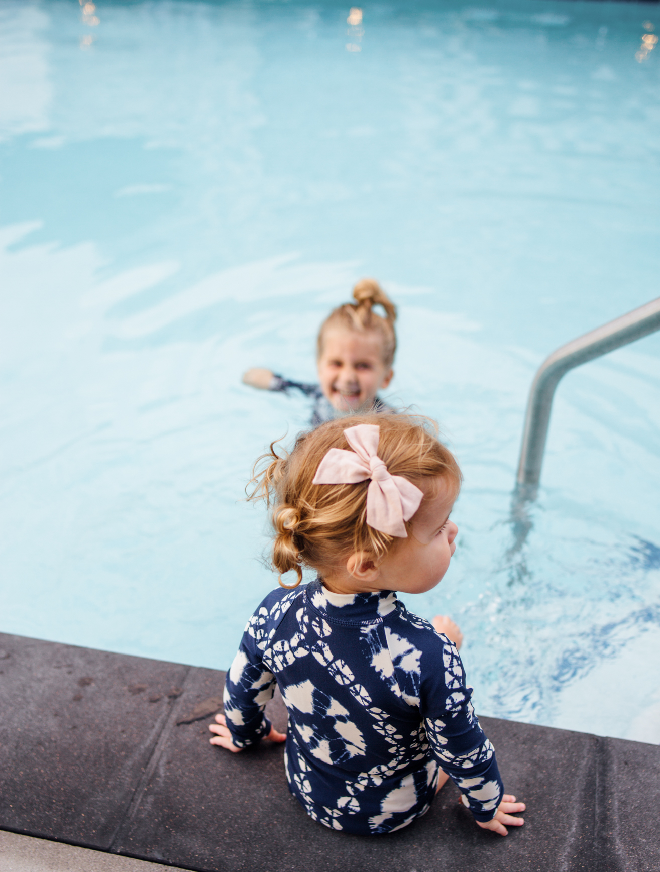2 little girls in the pool at the InterContinental San Diego