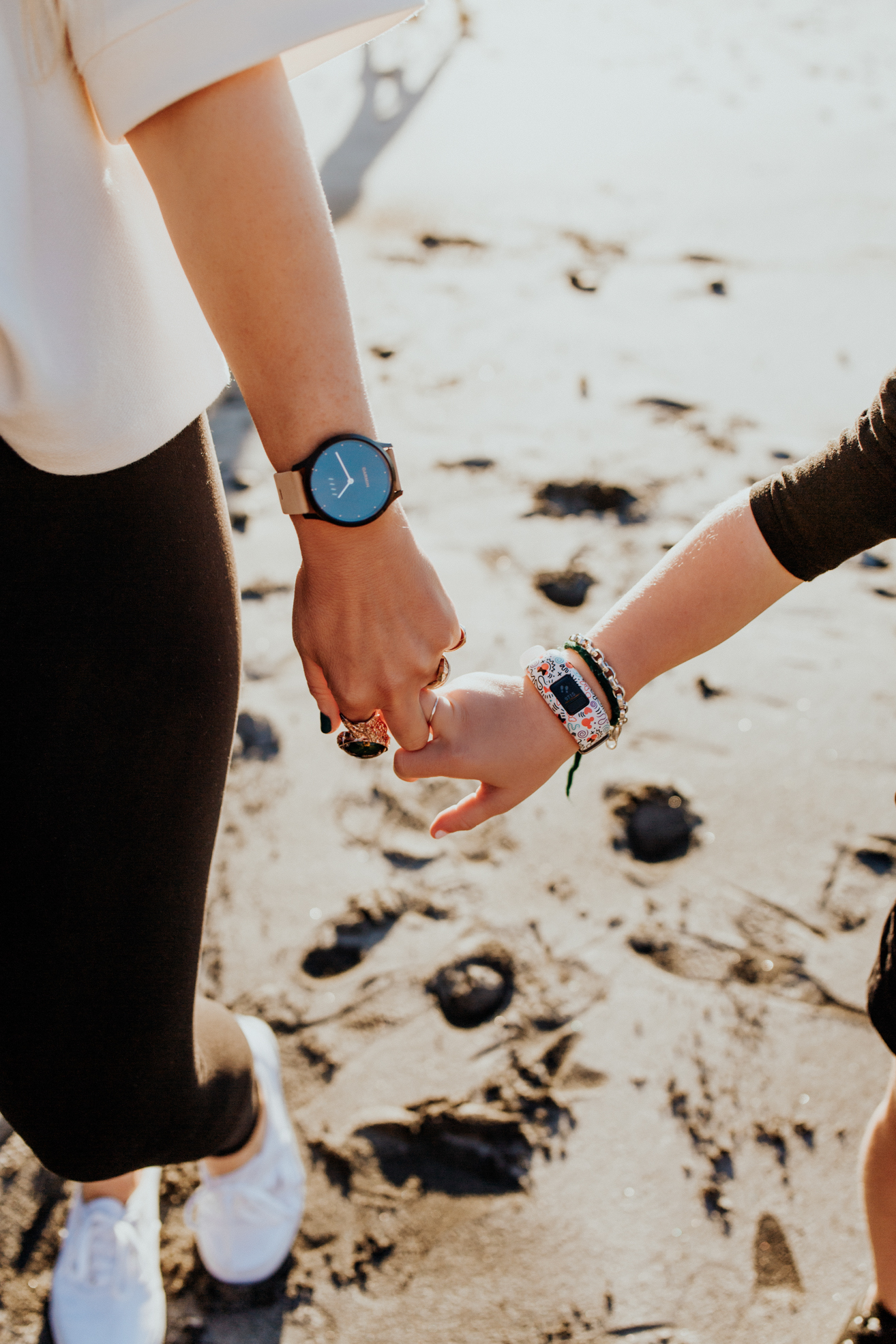 lisa allen of salty lashes sharing the vívomove hr review 