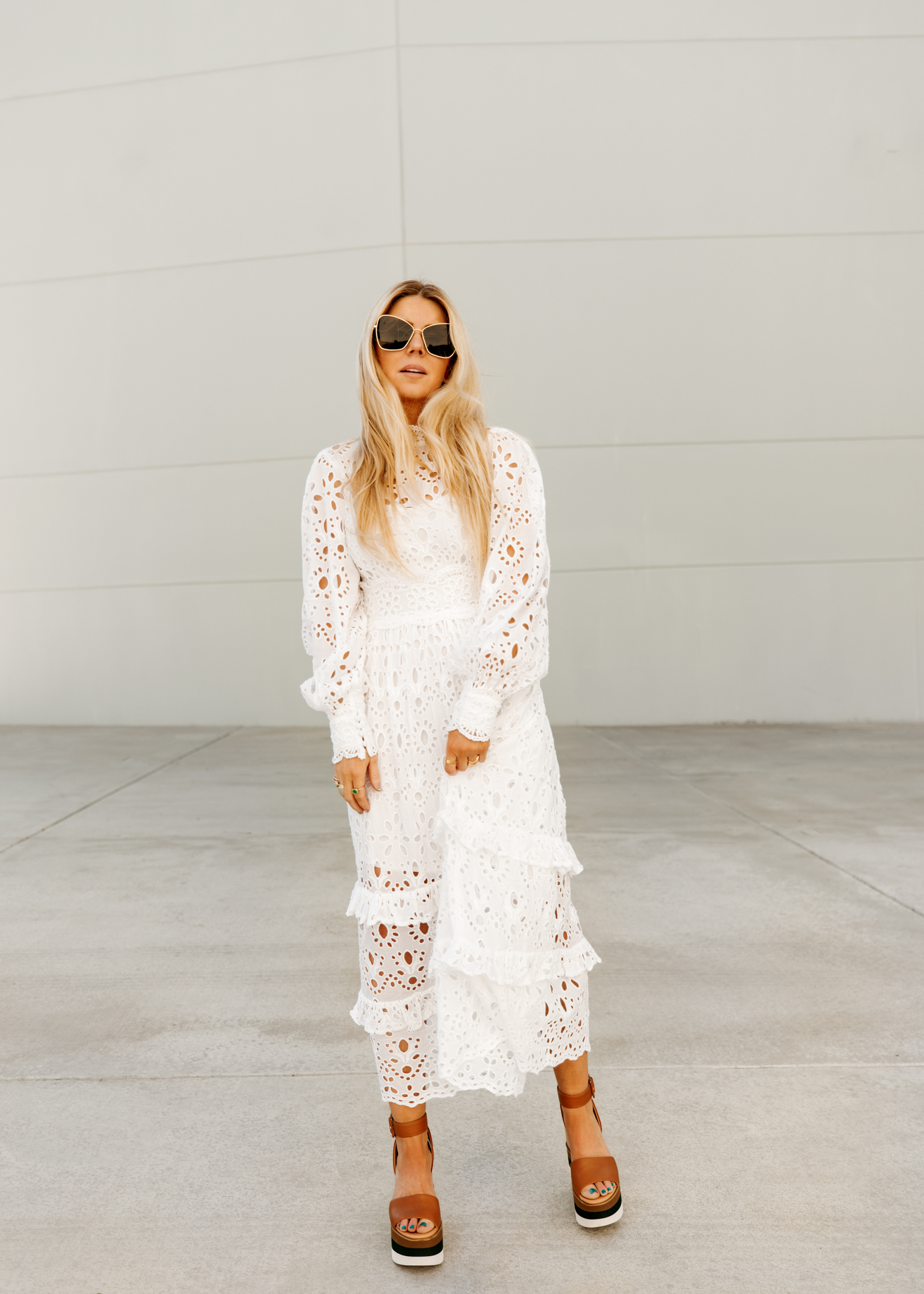 lisa allen of salty lashes wearing white eyelet for spring, platform sandals. and sunglasses
