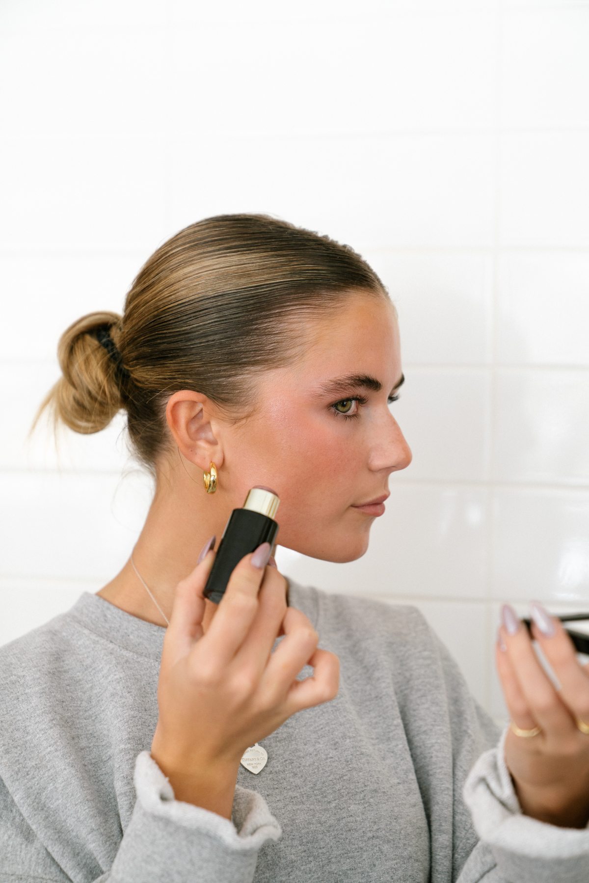 woman using bronzer from Beauty Gifts With Nordstrom